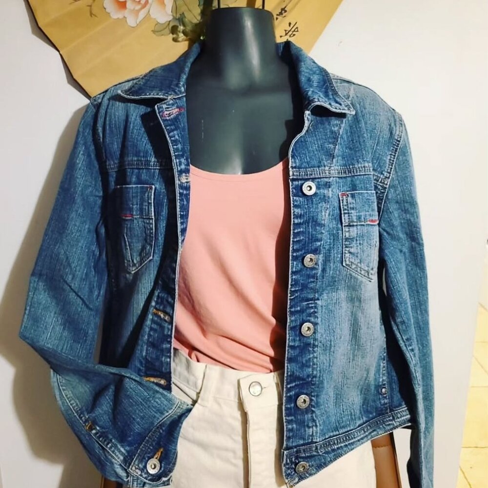 Vintage Tommy Hilfiger demin jacket.